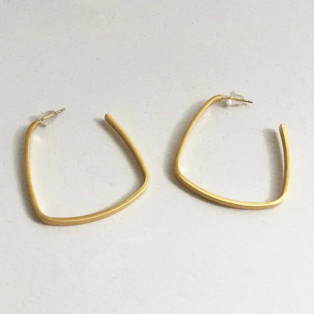 Dean Davidson Brushed Matte Gold Tone Tapered Square Hoop Earrings 1.5” - Picture 2 of 9